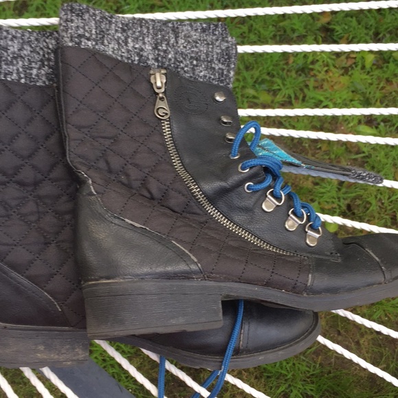 Black Guess Boots perfect for fall! - Picture 5 of 7